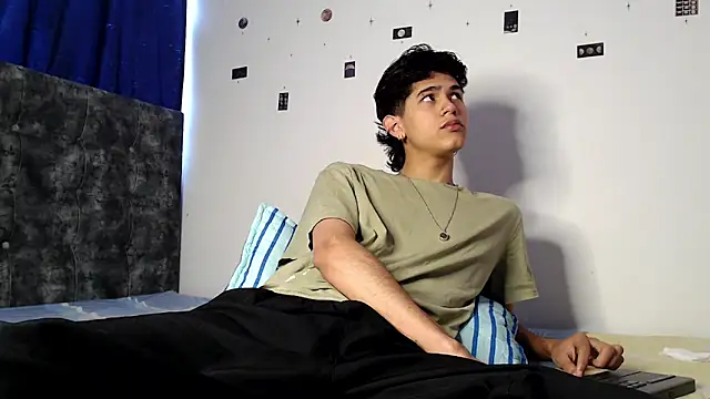 Snapshot of alexmark_ chatting on April 24, 2026, 5:04 pm alexmark online show from April 24, 2026, 5:04 pm