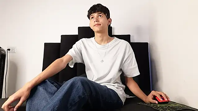 alexmark  online show from October 17, 2025, 5:26 pm