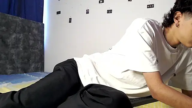 Snapshot of alexmark_ chatting on April 16, 2026, 5:03 pm alexmark online show from April 16, 2026, 5:03 pm