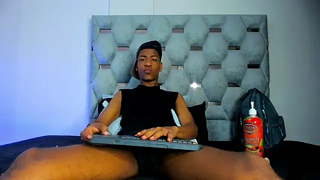 Snapshot of tiago_xxx_ chatting on October 4, 2025, 8:10 pm tiago xxx online show from October 4, 2025, 8:10 pm