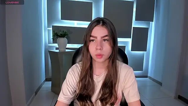 TiffannySins online show from November 8, 2025, 3:32 am