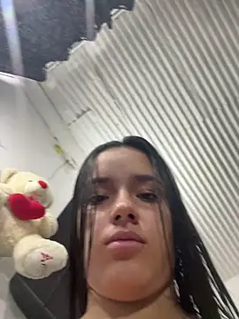Luciaparker03 online show from May 6, 2026, 3:27 pm