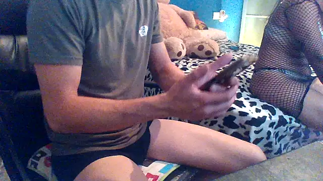 Snapshot of bonnieclydeeee chatting on October 30, 2025, 12:42 am bonnieclydeeee online show from October 30, 2025, 12:42 am