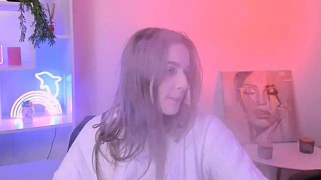 Snapshot of luna_tin chatting on October 16, 2025, 12:30 am luna tin online show from October 16, 2025, 12:30 am