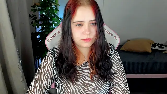 Alis Platt online show from November 3, 2025, 6:29 am