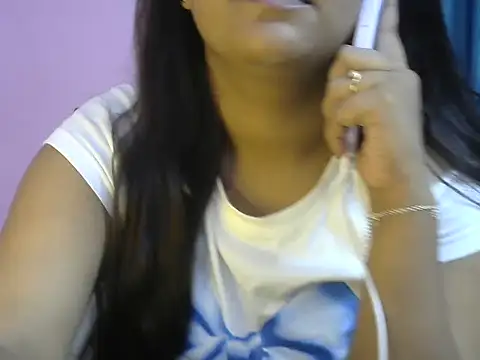 Queenxxx98 online show from October 15, 2025, 7:22 pm