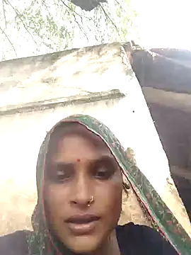Snapshot of Sapna9685 chatting on September 15, 2025, 4:35 am Sapna9685 online show from September 15, 2025, 4:35 am