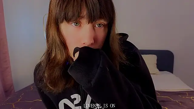 BritniBers online show from November 30, 2025, 2:12 am