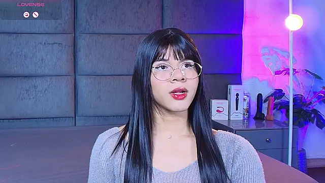 Snapshot of Slenna_Moon chatting on March 18, 2026, 11:37 pm Slenna Moon online show from March 18, 2026, 11:37 pm