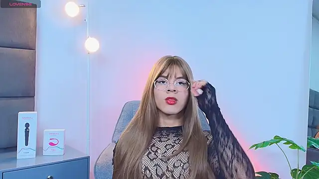 Snapshot of Slenna_Moon chatting on April 2, 2026, 12:18 am Slenna Moon online show from April 2, 2026, 12:18 am