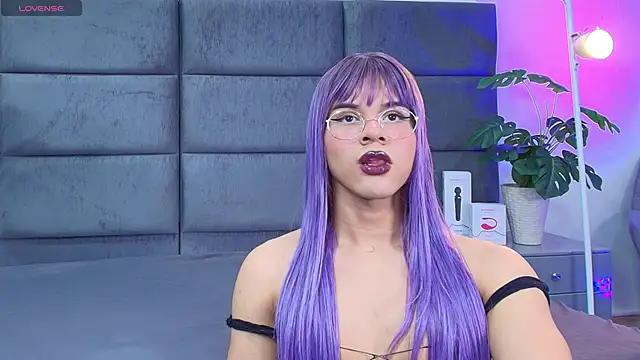 Snapshot of Slenna_Moon chatting on April 11, 2026, 12:18 am Slenna Moon online show from April 11, 2026, 12:18 am