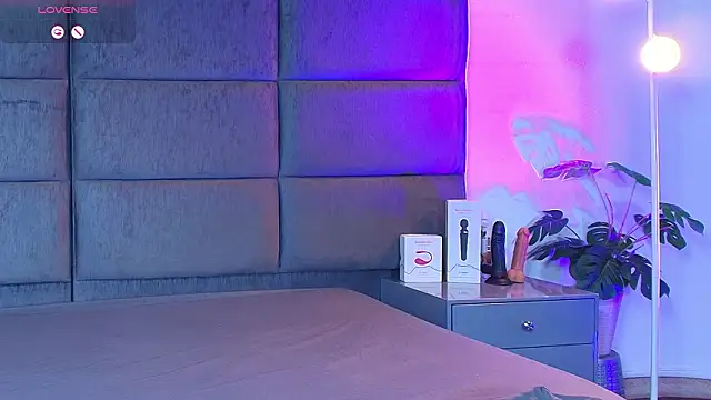 Snapshot of Slenna_Moon chatting on March 19, 2026, 11:27 pm Slenna Moon online show from March 19, 2026, 11:27 pm