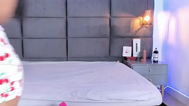 Slenna Moon online show from September 15, 2025, 3:18 am