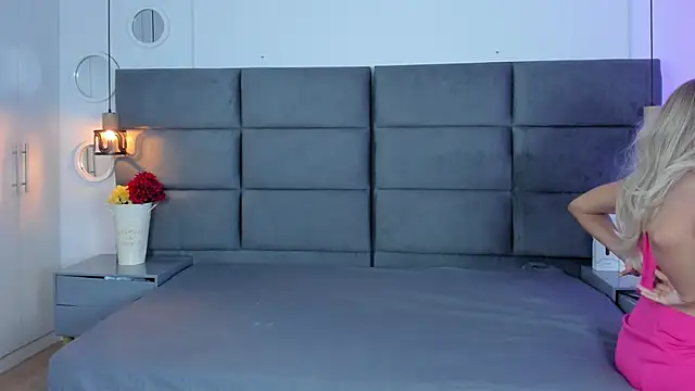 Slenna Moon online show from November 13, 2025, 3:10 am