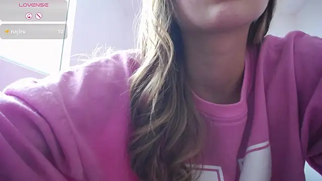 lizzysnow   online show from October 10, 2025, 7:25 pm
