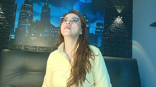 Snapshot of Skylar__Desire chatting on October 8, 2025, 1:56 pm Skylar Desire online show from October 8, 2025, 1:56 pm