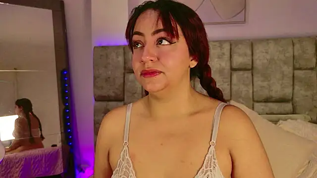 Snapshot of DaniniAnderson chatting on April 14, 2026, 1:21 am DaniniAnderson online show from April 14, 2026, 1:21 am