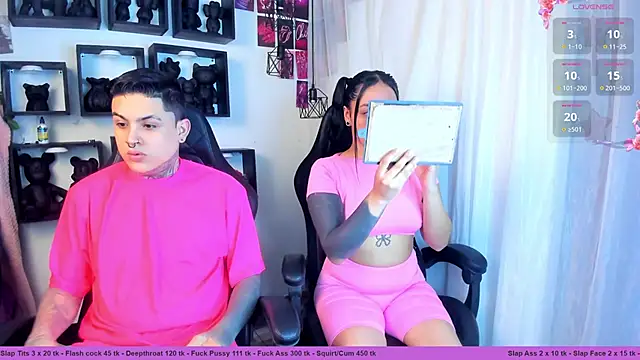 Snapshot of Sarahandzack chatting on November 10, 2025, 5:40 pm Sarahandzack online show from November 10, 2025, 5:40 pm