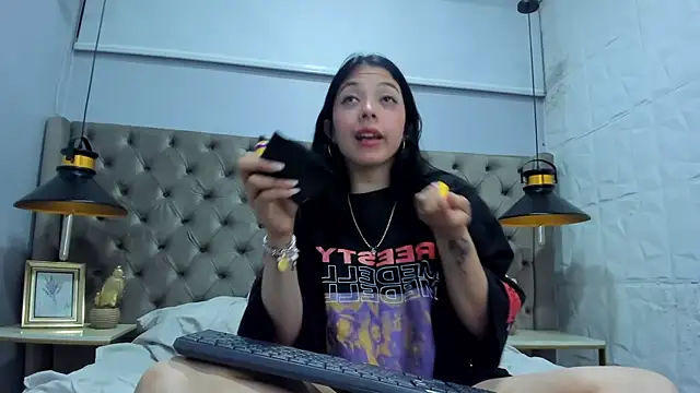 Snapshot of Cloe_Miiller_ chatting on October 4, 2025, 4:14 am Cloe Miiller online show from October 4, 2025, 4:14 am