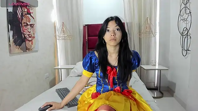 Snapshot of Cloe_Miiller_ chatting on October 6, 2025, 1:34 pm Cloe Miiller online show from October 6, 2025, 1:34 pm