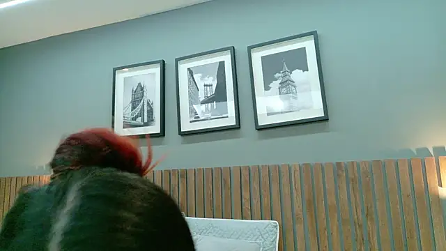 Snapshot of luna_roja25 chatting on November 20, 2025, 1:45 pm luna roja25 online show from November 20, 2025, 1:45 pm