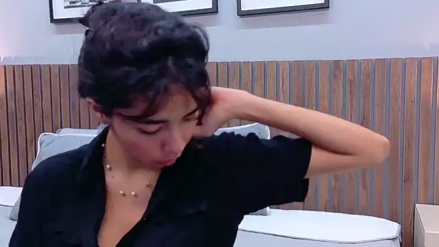 Snapshot of luna_roja25 chatting on March 3, 2026, 12:45 pm luna roja25 online show from March 3, 2026, 12:45 pm