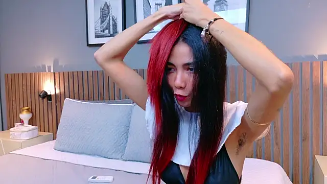 Snapshot of luna_roja25 chatting on September 18, 2025, 1:03 pm luna roja25 online show from September 18, 2025, 1:03 pm