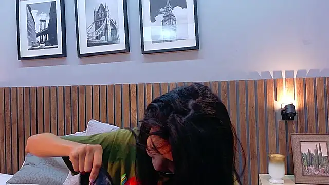 Snapshot of luna_roja25 chatting on February 26, 2026, 1:00 pm luna roja25 online show from February 26, 2026, 1:00 pm