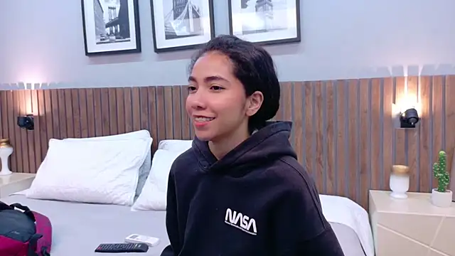 Snapshot of luna_roja25 chatting on March 4, 2026, 12:35 pm luna roja25 online show from March 4, 2026, 12:35 pm