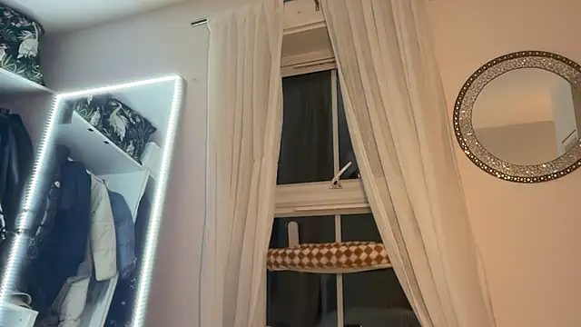 KayleeBella online show from February 16, 2026, 8:07 pm