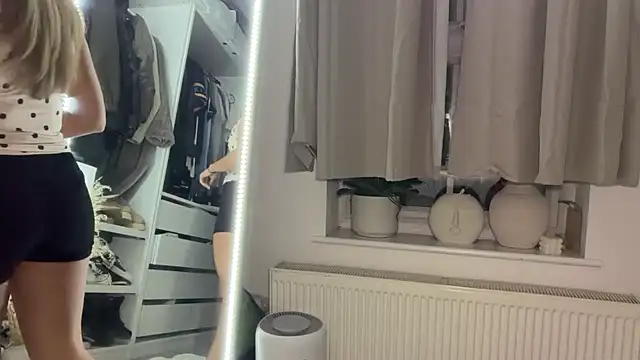 KayleeBella online show from October 31, 2025, 5:53 pm