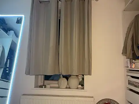 KayleeBella online show from December 3, 2025, 9:25 pm