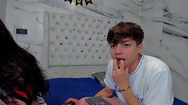 Snapshot of Ari_and_Storm chatting on May 9, 2026, 4:54 pm Ari and Storm online show from May 9, 2026, 4:54 pm