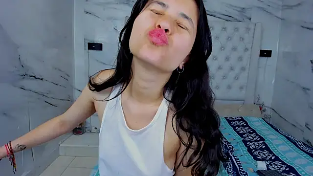 Snapshot of Ari_and_Storm chatting on October 4, 2025, 1:56 pm Ari and Storm online show from October 4, 2025, 1:56 pm