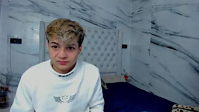 Snapshot of Ari_and_Storm chatting on September 16, 2025, 1:23 pm Ari and Storm online show from September 16, 2025, 1:23 pm