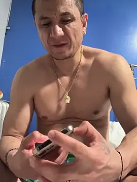 Snapshot of stevo170t chatting on April 5, 2026, 8:21 am stevo170t online show from April 5, 2026, 8:21 am