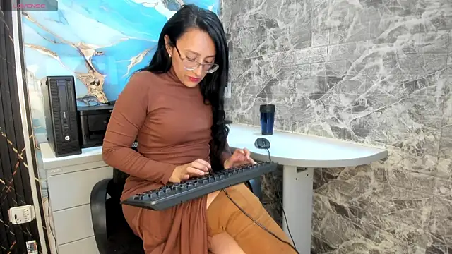 Scarlett 14  online show from April 14, 2026, 7:08 pm