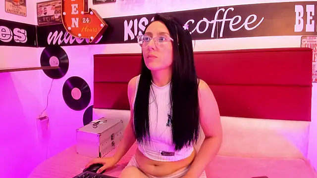 Snapshot of Scarlett_14_ chatting on December 16, 2025, 3:11 am Scarlett 14 online show from December 16, 2025, 3:11 am