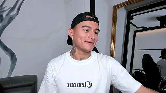 Snapshot of LiamDeep chatting on October 4, 2025, 6:31 pm LiamDeep online show from October 4, 2025, 6:31 pm