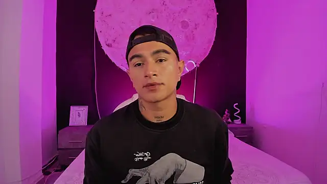 Snapshot of LiamDeep chatting on September 15, 2025, 5:52 am LiamDeep online show from September 15, 2025, 5:52 am