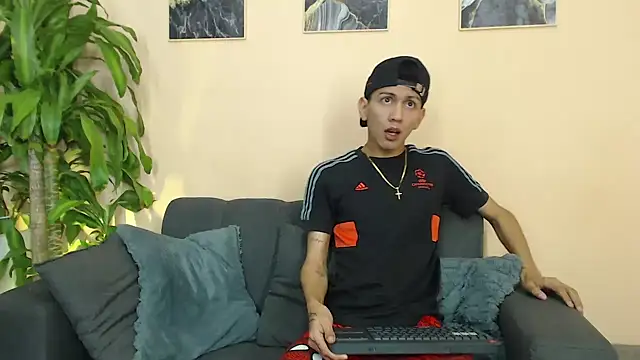 Snapshot of Marcus_and_Tony chatting on March 22, 2026, 5:53 am Marcus and Tony online show from March 22, 2026, 5:53 am