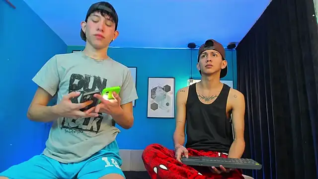 Snapshot of Marcus_and_Tony chatting on March 1, 2026, 4:01 am Marcus and Tony online show from March 1, 2026, 4:01 am