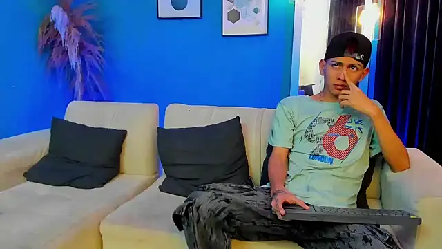 Snapshot of Marcus_and_Tony chatting on February 18, 2026, 3:37 am Marcus and Tony online show from February 18, 2026, 3:37 am