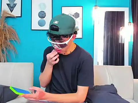 Snapshot of Marcus_and_Tony chatting on March 8, 2026, 3:21 am Marcus and Tony online show from March 8, 2026, 3:21 am