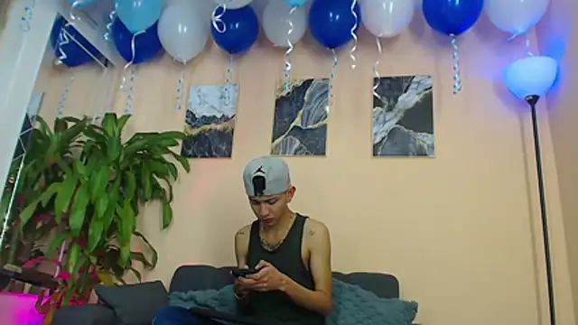 Snapshot of Marcus_and_Tony chatting on March 10, 2026, 3:43 am Marcus and Tony online show from March 10, 2026, 3:43 am