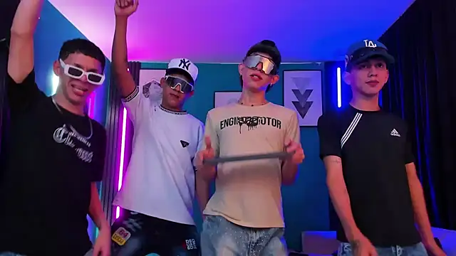 Snapshot of Marcus_and_Tony chatting on April 4, 2026, 9:49 am Marcus and Tony online show from April 4, 2026, 9:49 am