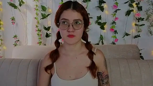 Snapshot of MiaWinxxx chatting on October 7, 2025, 8:21 pm MiaWinxxx online show from October 7, 2025, 8:21 pm
