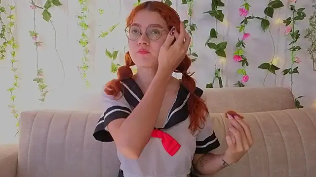 Snapshot of MiaWinxxx chatting on September 10, 2025, 8:19 pm MiaWinxxx online show from September 10, 2025, 8:19 pm