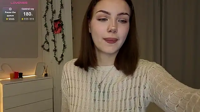 PurrrBerry online show from November 30, 2025, 4:02 am