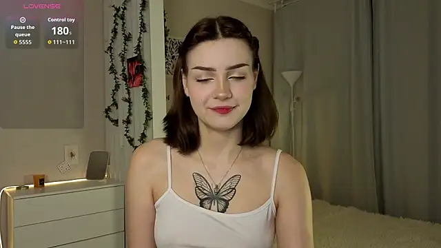 PurrrBerry online show from October 26, 2025, 3:40 am